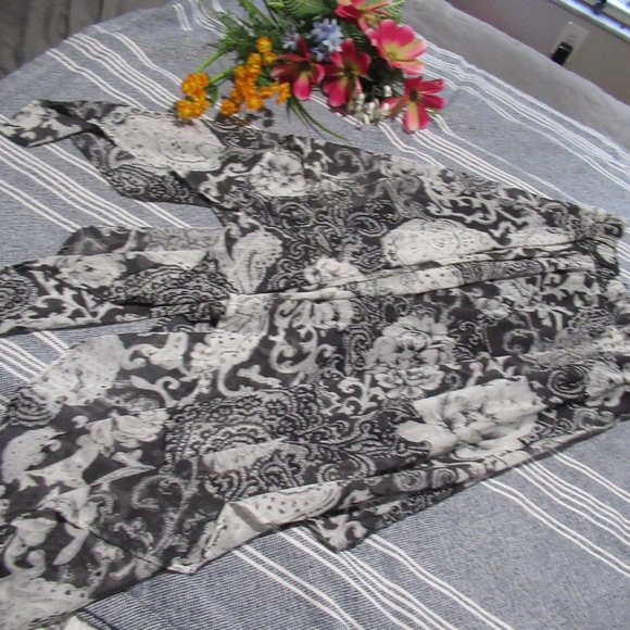 NWT Skirt medium - Picture 2 of 7